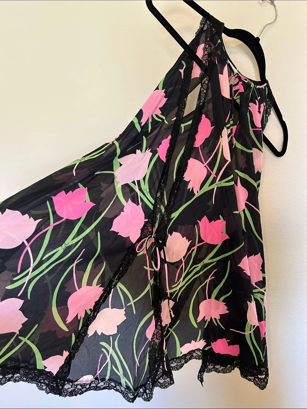 Vintage Claire Sandra Lucie Ann 60’s Black Floral Chemise with Pink Tulip Print - Picture 5 of 11
